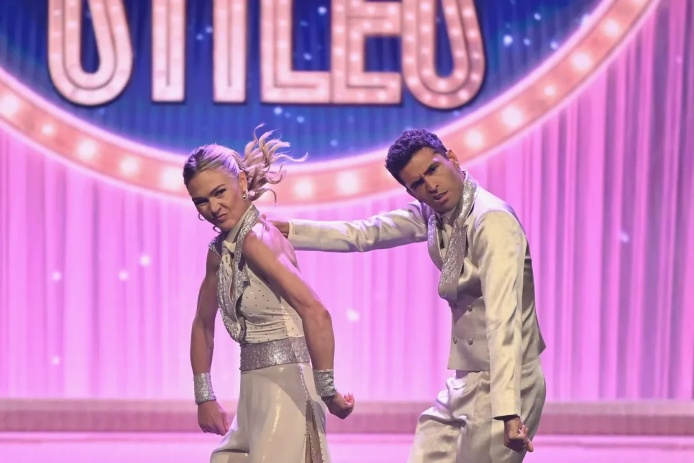 Julia Stiles and Ezra Sosa on the Dancing With the Stars season 35 premiere