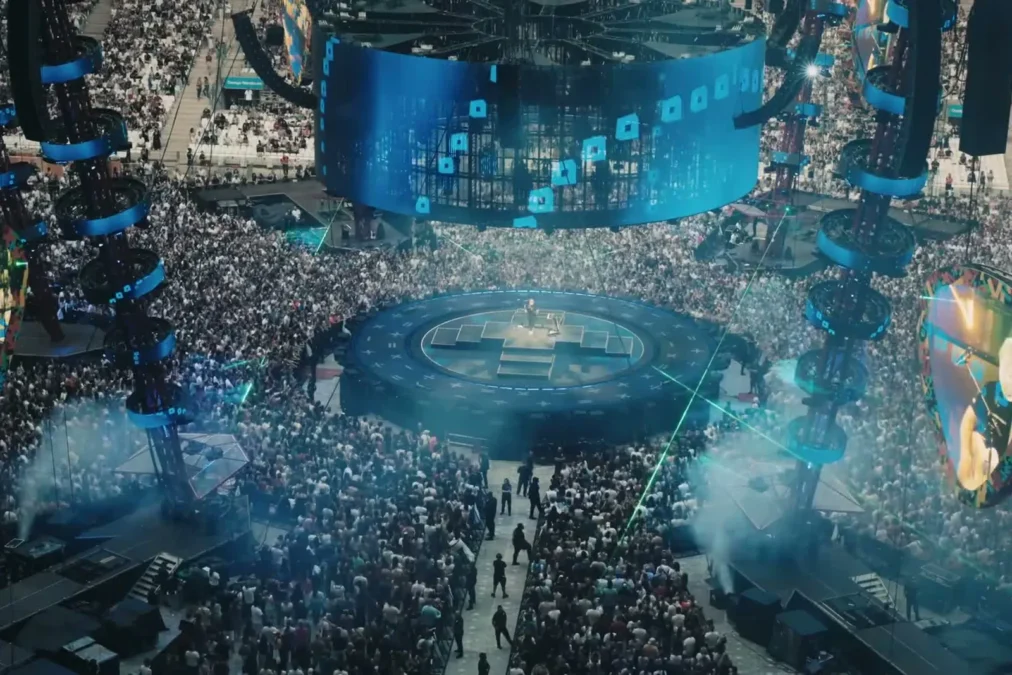 Wide overhead view of Ed Sheeran's in-the-round Loop Tour stage surrounded by a packed stadium crowd