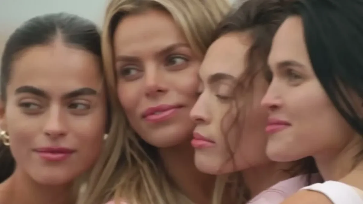The four Nader sisters, Sarah Jane, Brooks, Mary Holland and Grace Ann, posing cheek to cheek